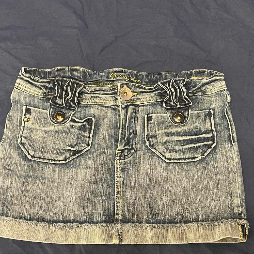 Low waisted y2k denim skirt - Picture 3 of 6